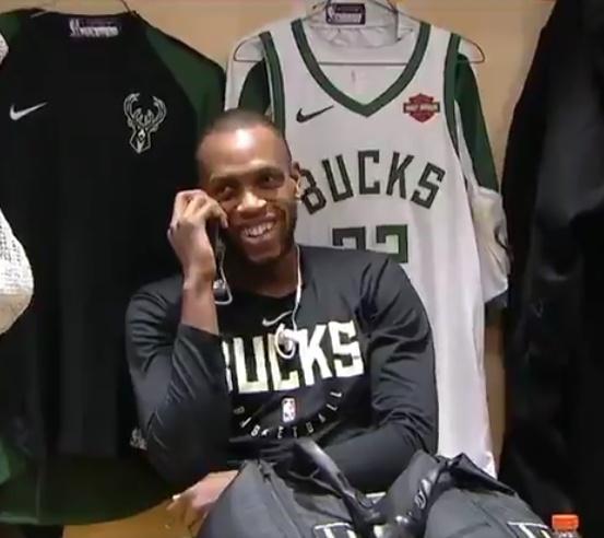 TA：皇马寻求引进后卫和中场；他们愿听取对罗德里戈的报价（TA：皇马计划补强后防与中场，并愿意听取罗德里戈的转会报价）