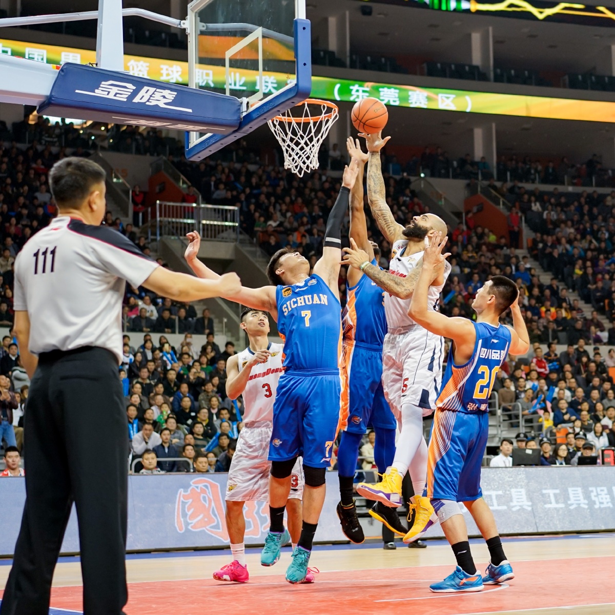 官方：美国明年3月与比利时、葡萄牙踢友谊赛，6月踢德国（官宣：美国队明年3月友谊赛对阵比利时、葡萄牙，6月迎战德国）