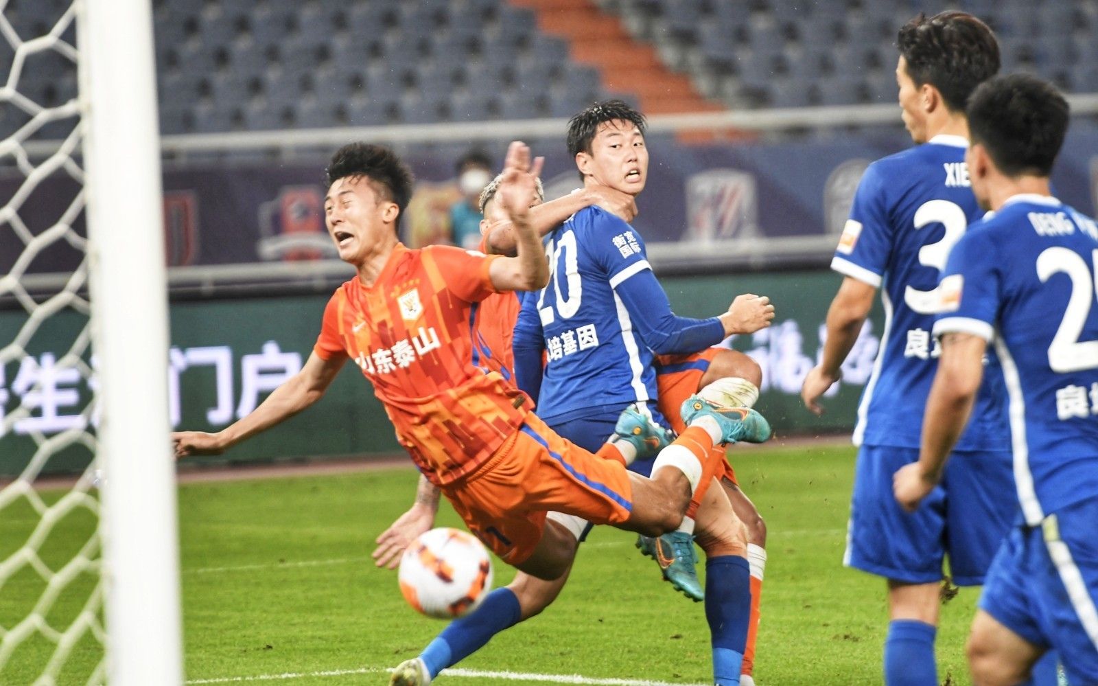 阿莫林：拉爵公开支持影响了球队，但我早就清楚自己要走的路（阿莫林称拉爵公开支持曾影响球队，但自己早已确定前行方向）