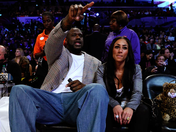 太阳报：麦克托米奈领意甲最佳球员奖，被女友透视着装抢风头（太阳报：麦克托米奈加冕意甲最佳，女友透视造型抢尽风头）