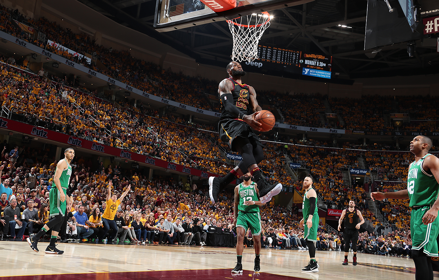 明智之举？米兰杯赛出局未必是坏事，单线作战全力冲击意甲桂冠（出局未必坏事？米兰轻装上阵专攻联赛，剑指意甲冠军）