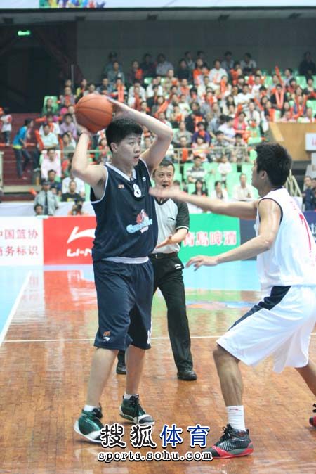 比萨拉赫水平低的球员早就被踢出局了但内维尔接受了利物浦爆发（水平不及萨拉赫的球员早已出局，内维尔承认利物浦迎来爆发）