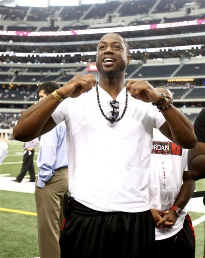 TA：贝隆因指示球员在赛前列队礼中背对对手被禁足6个月（TA：因要求球员在赛前列队背对对手，贝隆被禁赛半年）