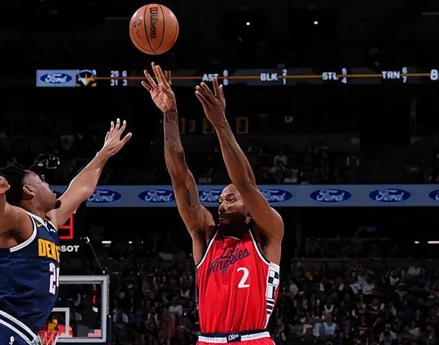 2-1！95分钟绝杀 英超13.1亿豪门18场不败终结 5.5亿战舰10轮9胜（2-1，95分钟补时绝杀！英超13.1亿豪门18场不败告终，5.5亿战舰10轮9胜）