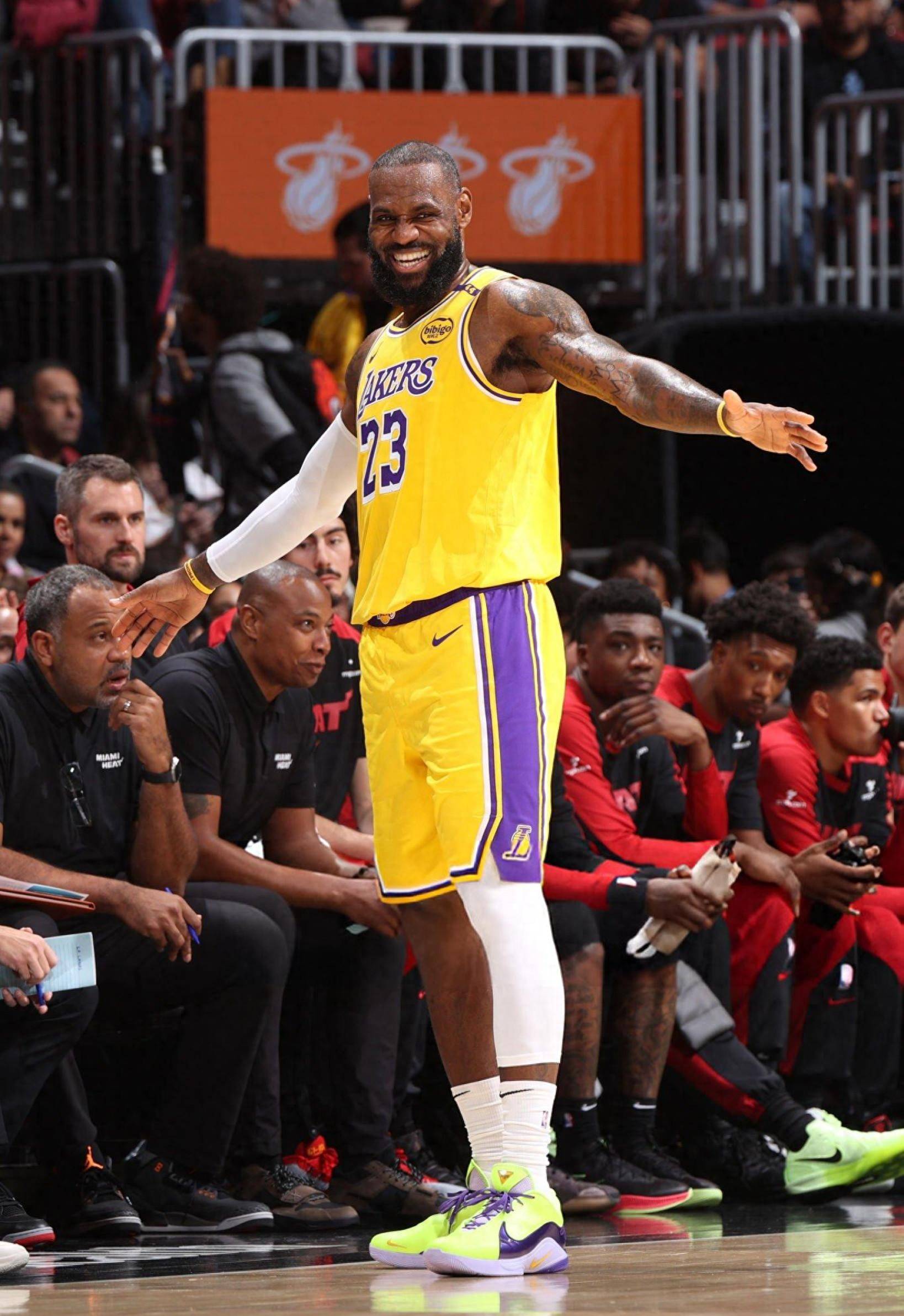 世俱杯16强对阵：皇马落死亡半区 亚洲黑马战曼城（世俱杯16强签位出炉：皇马陷入死亡半区，亚洲黑马对阵曼城）