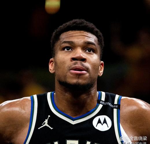 阿森纳以3-0大胜布鲁日，锁定16强席位，延续全胜纪录。（阿森纳3比0击败布鲁日，提前晋级16强并保持全胜）