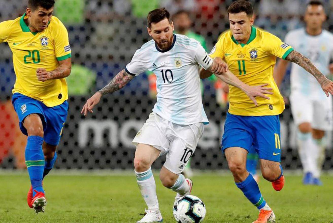 塞萨尔：齐沃为什么要换下博尼和泽林斯基？他俩明明表现最好（塞萨尔质疑齐沃换人：为何撤下表现最佳的博尼与泽林斯基？）