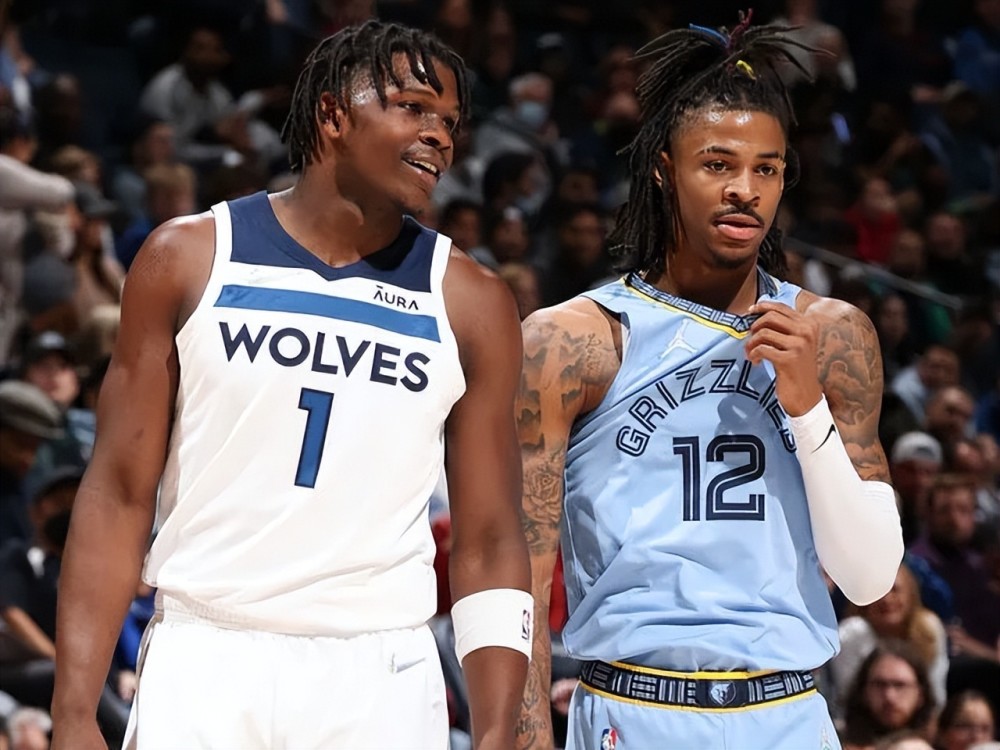 特朗普：我踢球的水平与C罗梅西差不太多，速度可能更快一点（特朗普称自己踢球水平与梅西C罗相仿，速度可能更快）