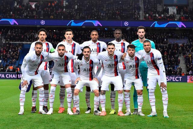 拉拉维亚强攻制造犯规，埃奇库姆无奈失分（拉拉维亚强突造犯规，埃奇库姆被动失分）