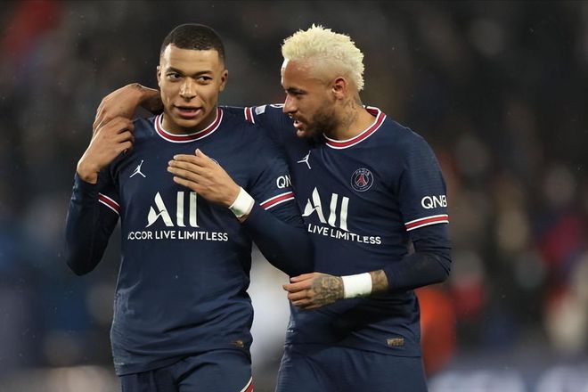 李嗣镕：大家都没想到我首秀进球，下来都恭喜我（李嗣镕首秀破门出人意料，赛后获众人祝贺）