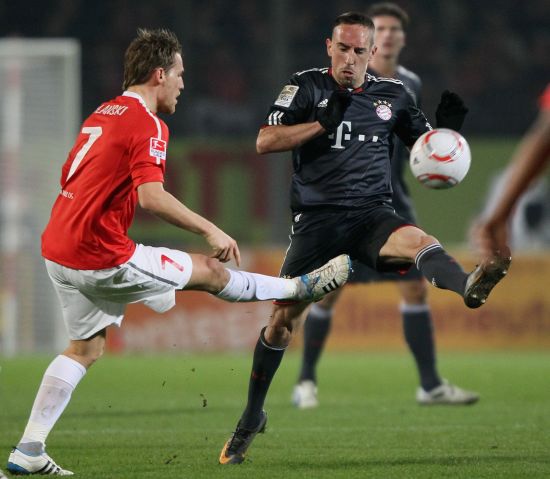 拉文or小波特？美记：雄鹿正兜售库兹马&波蒂斯以换取有影响的人（美记：雄鹿打包库兹马与波蒂斯求换强援，目标或锁定拉文或小波特）