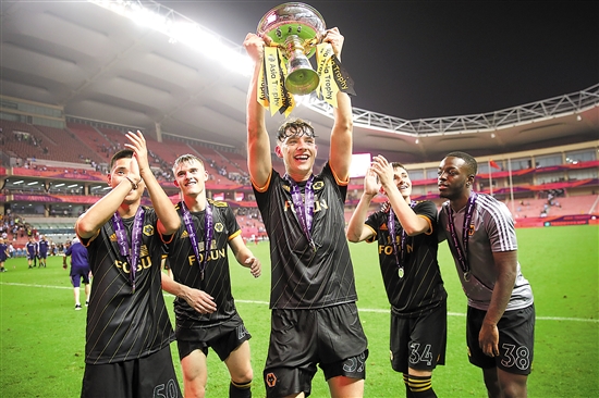 骑士主帅谈米勒绝平：那应该是进攻犯规，加兰的防守位置很好（骑士主帅：米勒绝平应判进攻犯规，加兰防守站位很到位）