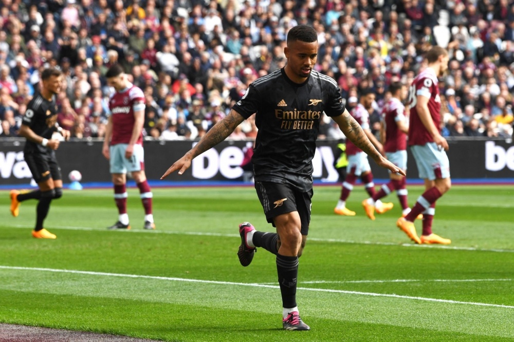 赖因德斯谈自己与德布劳内比较：我属于B2B中场，定位为8号位球员（赖因德斯谈与德布劳内对比：自认B2B型中场，司职8号位）