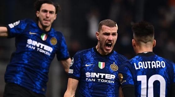 前锋冷静破门，展现成熟心态（前锋沉着建功，尽显成熟心态）