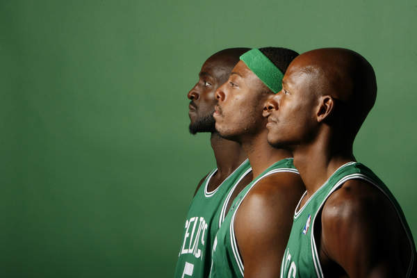 欧冠前瞻：巴萨誓报攻占诺坎普之仇，法兰克福刚经历客场惨案（欧冠前瞻：巴萨誓雪诺坎普之耻，法兰克福刚遭客场惨败）