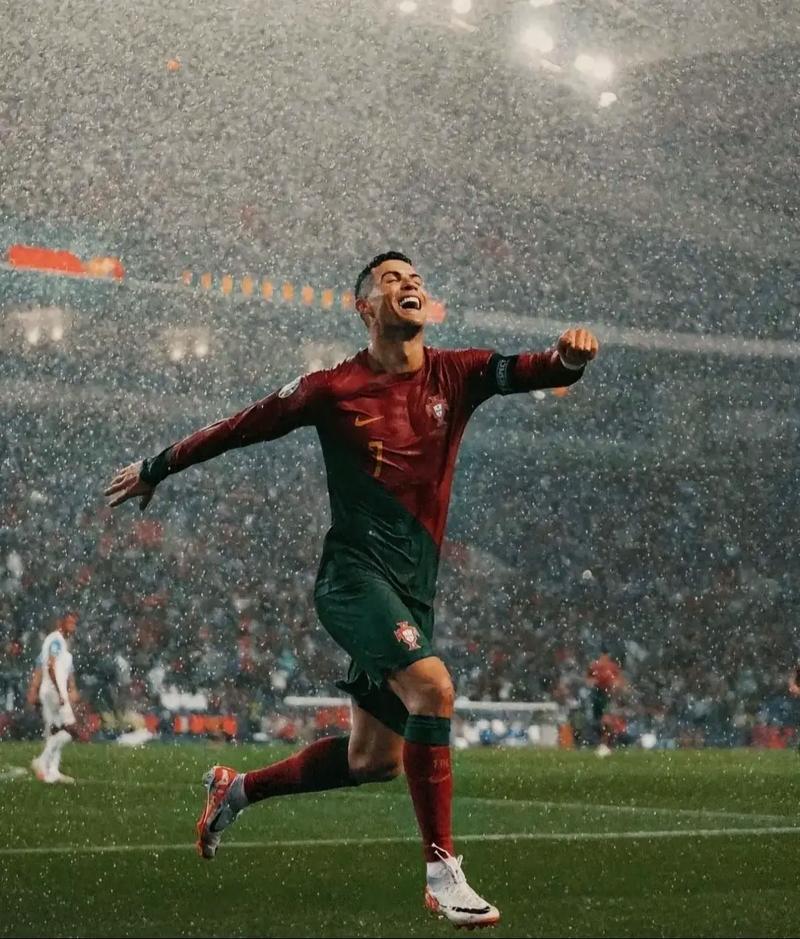 国脚连续两轮进球，状态火热（国脚连场进球，状态正佳）