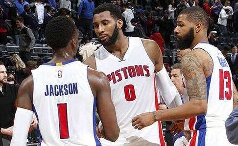 独领风骚，目前欧冠前8球队英超占4席，其余四大联赛各出1队（欧冠八强英超四席领跑，其余四大联赛各仅一队在列）