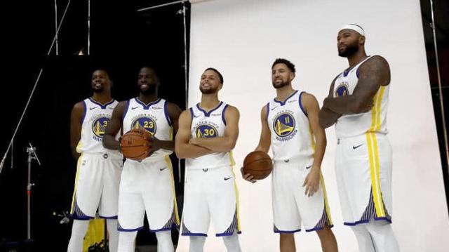 斯帕莱蒂与孔蒂的意甲逆转：那不勒斯击败尤文图斯，迎接新时代（那不勒斯逆袭尤文：斯帕莱蒂与孔蒂引领意甲新纪元）