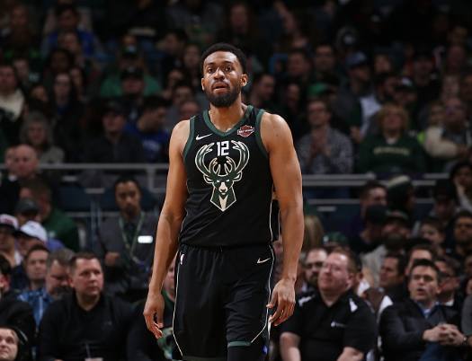 TA：曼城明夏可能签右后卫和右边锋，他们仍在关注利夫拉门托（TA：曼城或于明夏补强右后卫与右边锋位置，持续关注利夫拉门托）