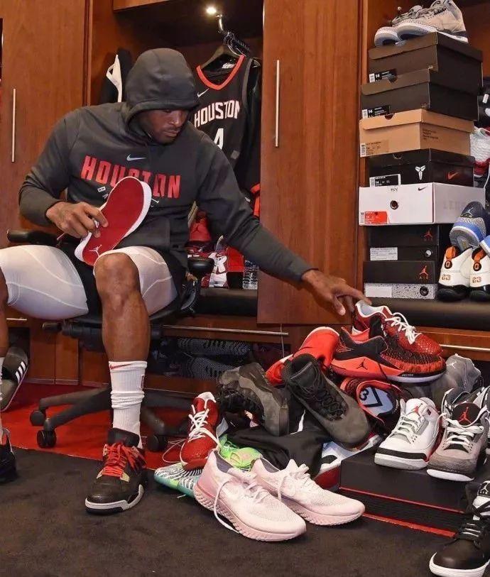 外线手感火热！麦克布莱德替补命中7记三分砍下22分3篮板（替补发威！麦克布莱德外线7记三分轰下22分3篮板）