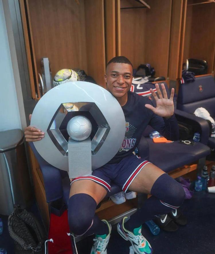 那不勒斯三叉戟重回巅峰（那不勒斯三箭齐发再临巅峰）