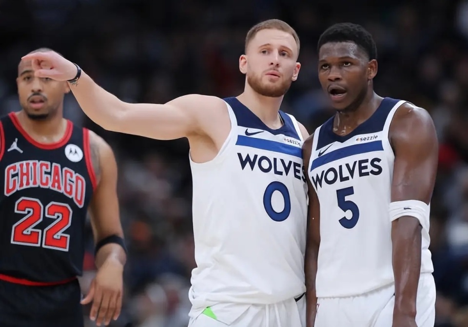 得分大杀器！东契奇本赛季14场得分30+ 5场40+ 仅1场得分不足20（东契奇火力爆表：本季14场30+、5场40+，仅一场低于20分）