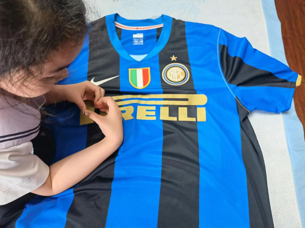 外线开炮！徐杰手感火热独中3记三分 帮助广东扩大优势（徐杰外线火力全开！连中三记三分助广东拉开分差）