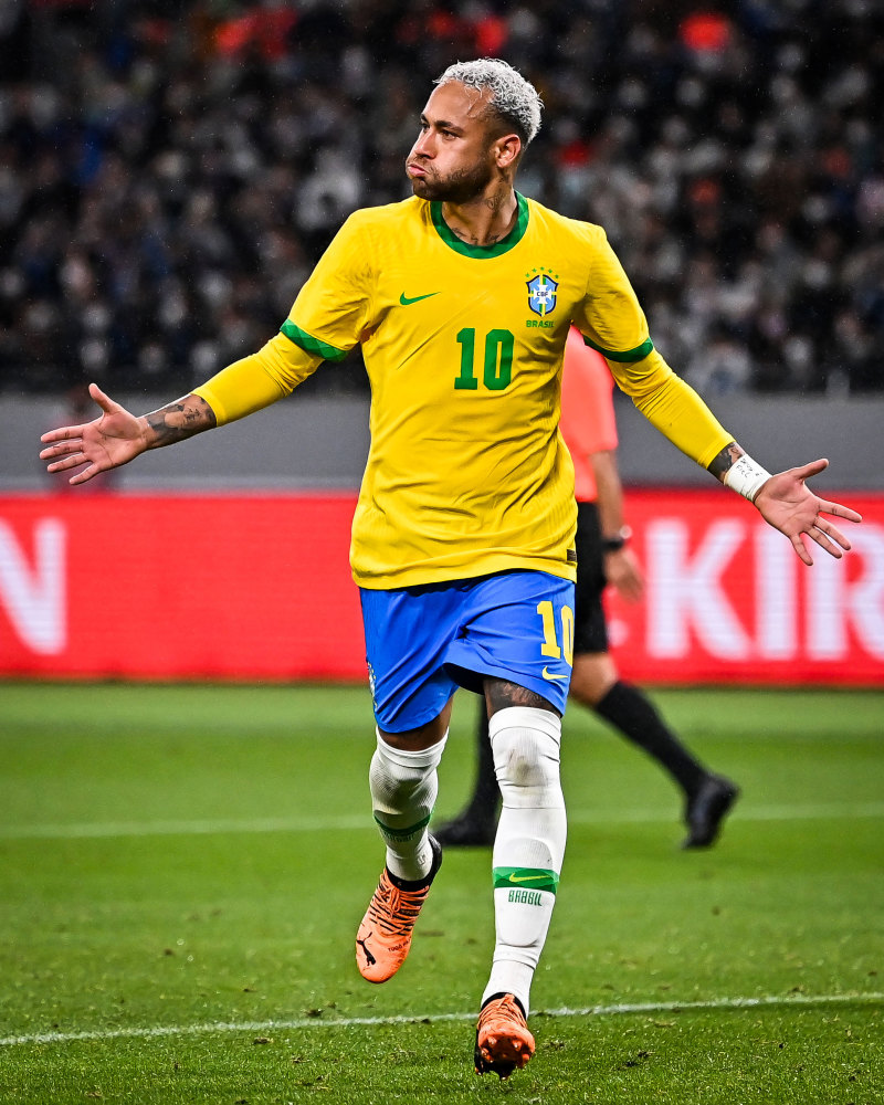 篮板球与盖帽，全面展现（全方位展现篮板与封盖）